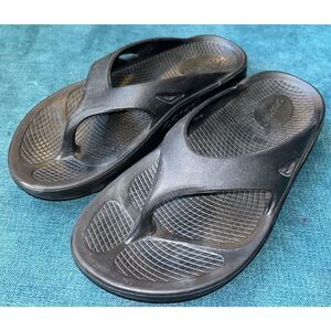 OOFOS Ooahh Recovery Sandals Women's 6 Men’s 4 Black Comfort Slides EUC